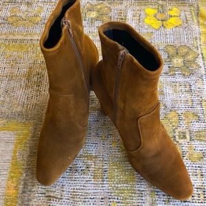 Inez Luxe Spanish Kid Suede bootie. Size 6M